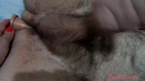 corno bi primeiro pede brinquedinho no cuzinho depois chama amiga trans para fazer um menage