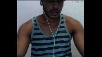 Gostoso se exibindo no Cam4. N&atilde_o mostra pica