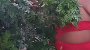 crente safada colhendo frutas
