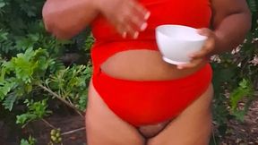 crente safada colhendo frutas