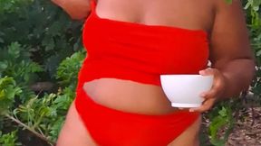 crente safada colhendo frutas