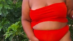 crente safada colhendo frutas