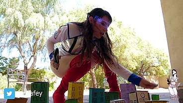 Ziva Fey - NASA Astronaut Giantess!