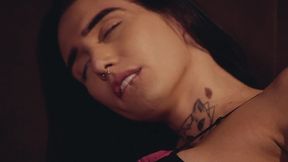 filme completo - marcela dimov nao aguenta de tesao e vai atras de rola em dark room