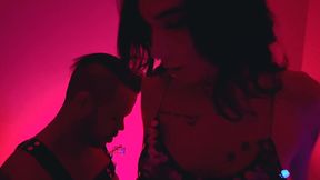 filme completo - marcela dimov nao aguenta de tesao e vai atras de rola em dark room