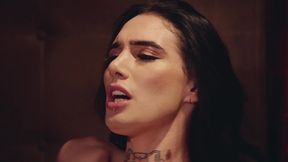 filme completo - marcela dimov nao aguenta de tesao e vai atras de rola em dark room