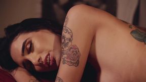 filme completo - marcela dimov nao aguenta de tesao e vai atras de rola em dark room