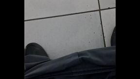 Gozando escondido no trabalho