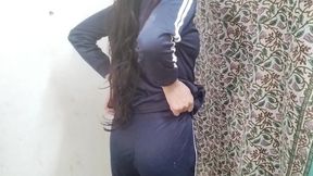Head police officer ne meri jabar dasti chut mari