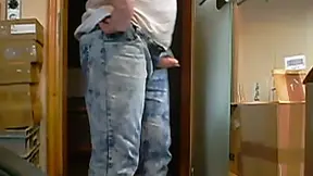 I masturbate in front of the camera. Women only