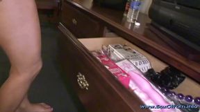 Candace from davenport Iowa fingering and vibrator play!