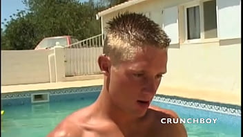 3114 two twinks fucking barebac in the swimming pool