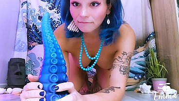 Tgirl Emma Vai takes a HUGE dildo deep