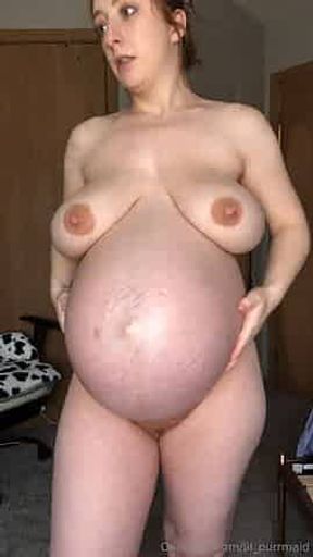 pregnant in 9 montt oiled the belly