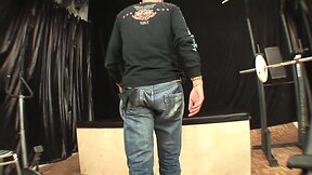 This guy wants beatriz andrade, a black shemale, on the stage #5
