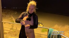 dogging en pleine nuit devant la plage vers 23 h en plein ete, je suis allee...