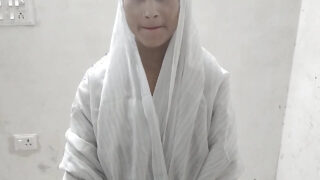 Грубый секс &#8211; хардкорный клип с маленькими сиськами и большими сосками. Индийская девушка-подросток получает анальный трах.