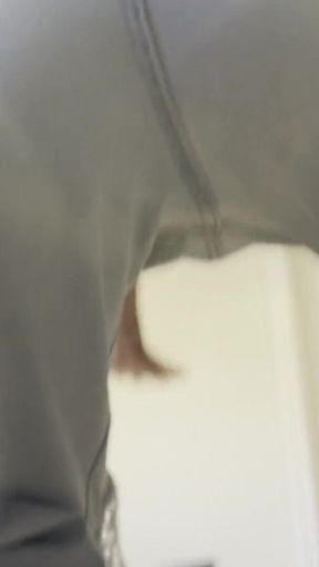 Giantess Squats in Jeans