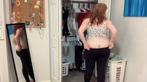 BBW Buttcrack Out While Putting Laundry Away