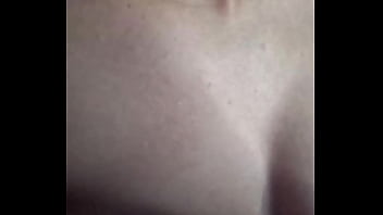 Puta latina se hace una rica paja para ti y muestra su gran co&ntilde_o dulce