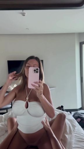 Aussie babe with big tits jiggles her way to seduction