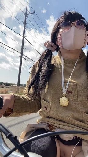 No.128 Roadside Tuck-and-flash Cycling