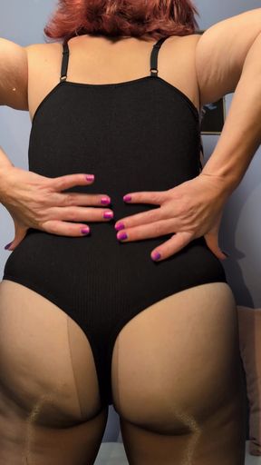 Ellie's Hot Cougar Bod