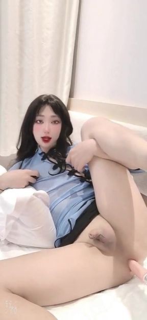 Slut Chinese Sissy Uses a Big Dildo Fucking Machine to Satisfy Herself