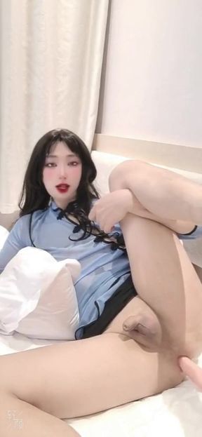 Slut Chinese Sissy Uses a Big Dildo Fucking Machine to Satisfy Herself