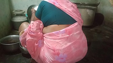 Desi - House cleaning aunty porn video