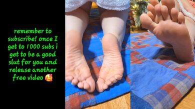 Milf shows off big Christmas feet titts from lap while begging for tease