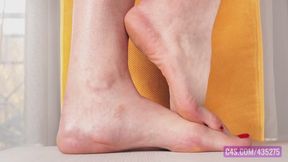 BBW Woman Standing Barefoot - 4K MP4
