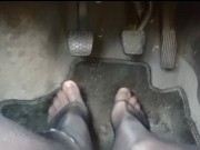 Warten an der Bahnscrhanke ** Nylonfeet **