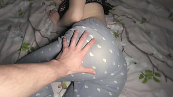 [POV] wake up, step Sister&#039_s seductive ass - AMATEUR blowjob