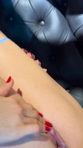 The Cock Almost Didn't Enter the Hottie's Pussy