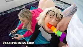 Gamer Girls haley spades, Abigaiil Morris & Cara May share a cord on in the living room - reality kings