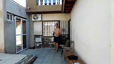 COJIENDO EN LA PILETA CON EL CULO BIEN ABIERTO