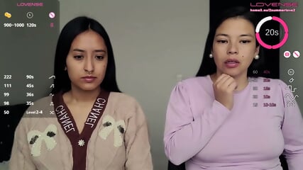 A Camgirl Sensual Dana Nua E Se Esfrega Em Um Brinquedo Enquanto Admiradores Secretos Assistem Online Com Tentao Destemida