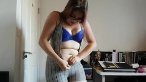 Chubby Brit plays n stuffs - babe
