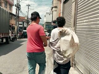A beggar from Bucaramanga is picked up off the street by a homosexual guy, who takes him to a motel underneath the pretext of helping him, in reality that guy screws him