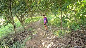 se aventurando na floresta!