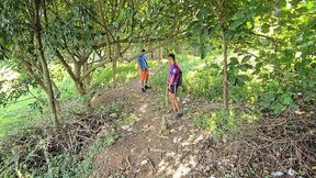 se aventurando na floresta!