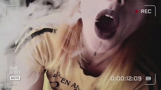 Smoking tattooed babe cosplays black mamba&nbsp;