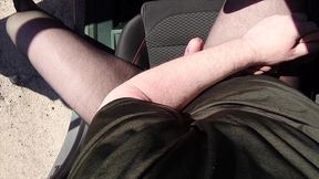 geiles abspritzen bei geoffneter tur im auto
