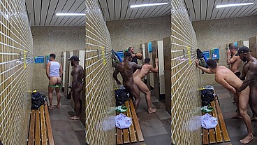 SEXO NO BANHEIRO DO TERMINAL DE ÔNIBUS