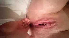 Vette lichaamsmassage leidt tot tieten en kut neuken van zwangere vrouw.