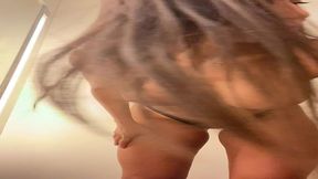 experimentando calcas no provador do shopping e mostrando a buceta, qual ficou melhor ? - esposaheyya