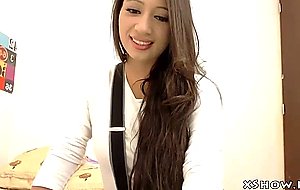 Horny chinese babe cumming