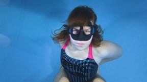 Freedivers 591 Hold Underwater