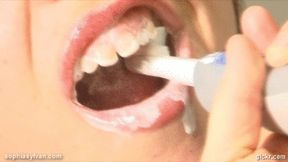 Brushing My Little Teeth and Flossing 480p mp4